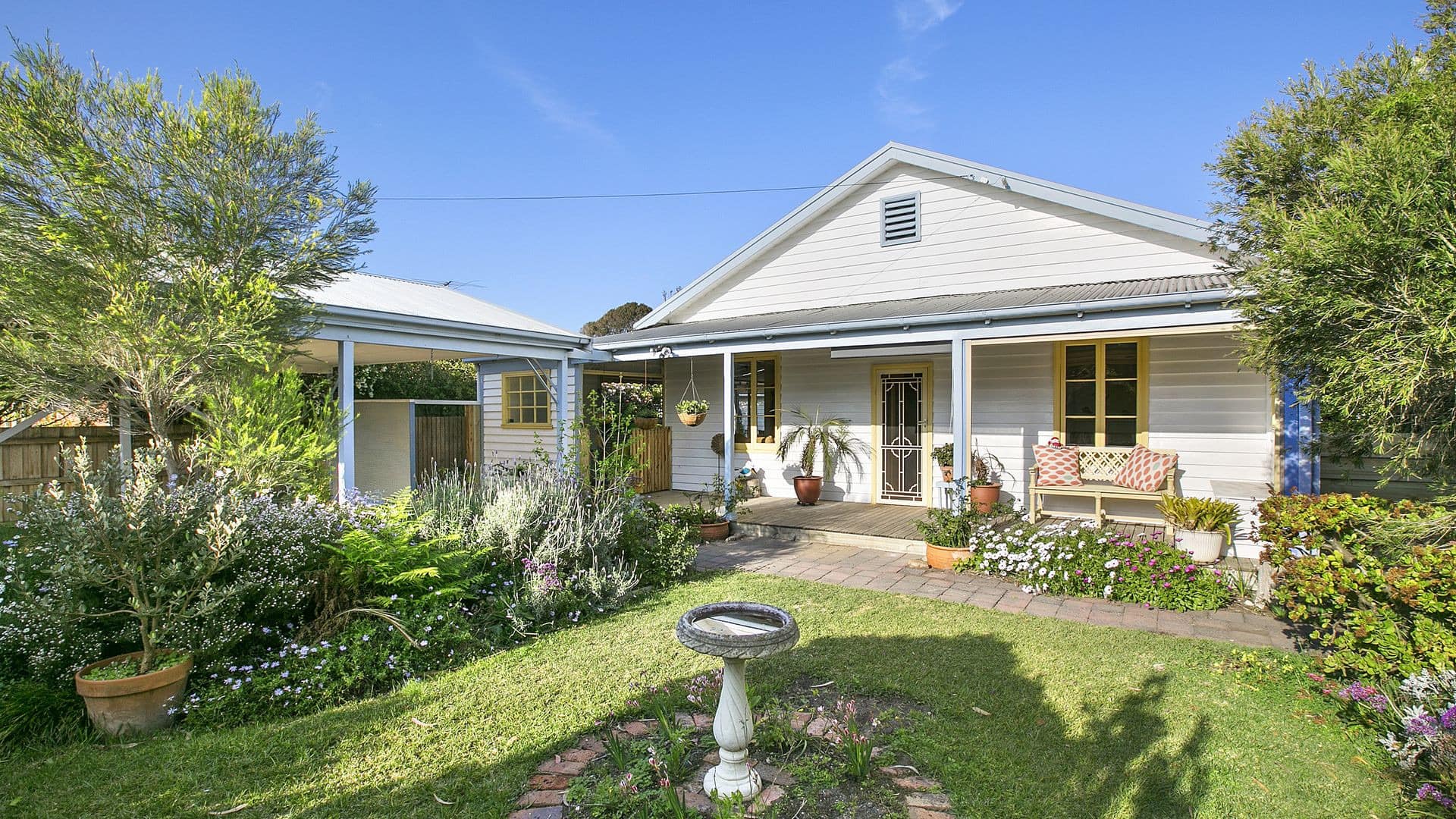 See the best of Port Phillip Bay from quality Rye accommodation
