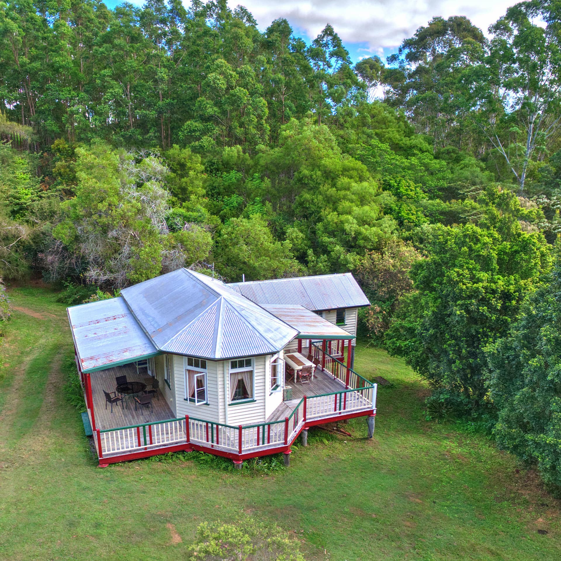 3-bedroom hinterland farmhouse with verandahs surrounded by rolling hills and valleys