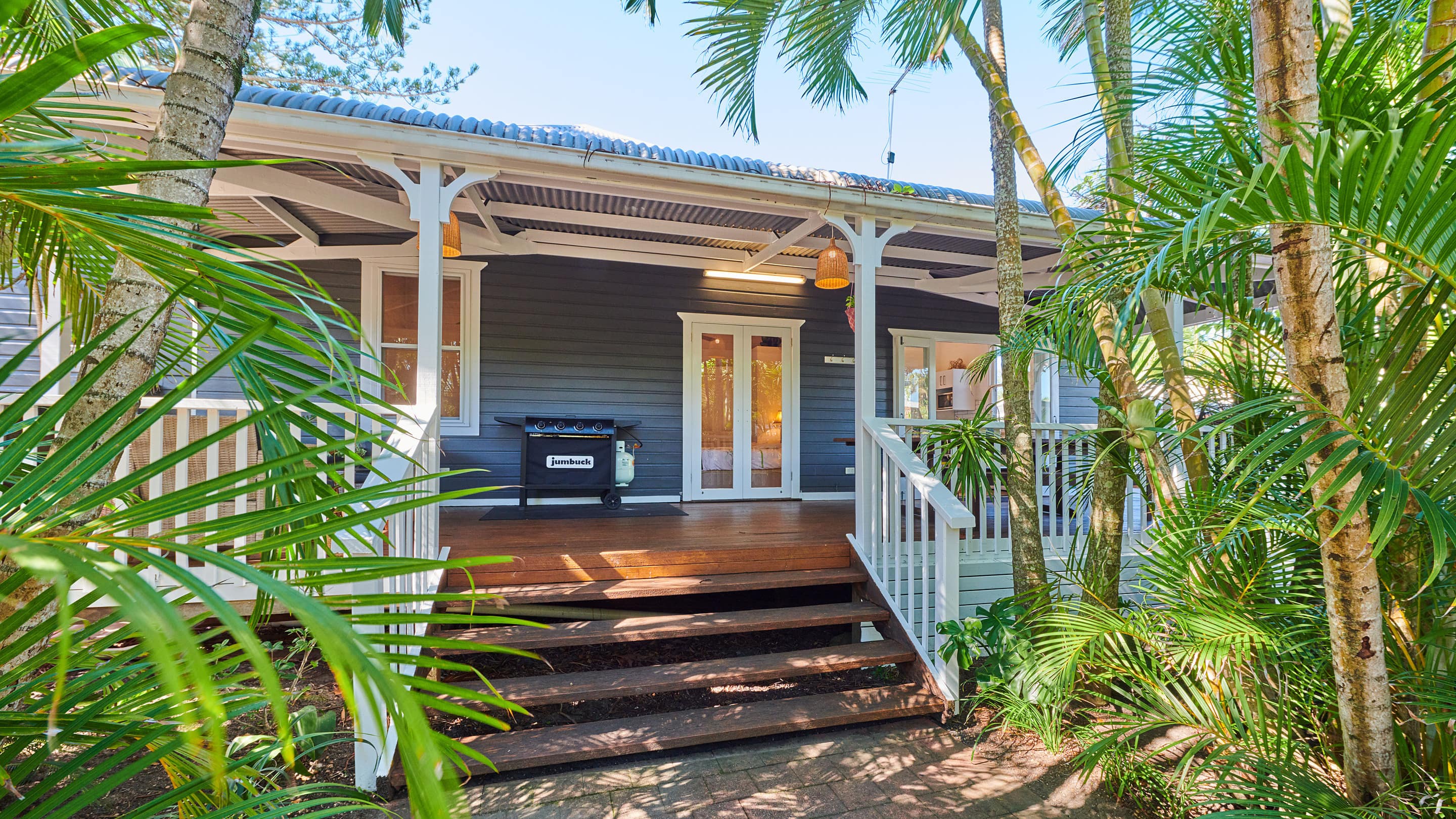 Experience paradise at your doorstep with your cheap accommodation in Byron Bay