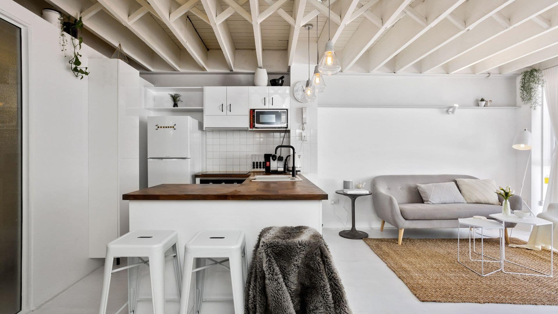 Holiday apartments in Perth for visits to ocean and outback