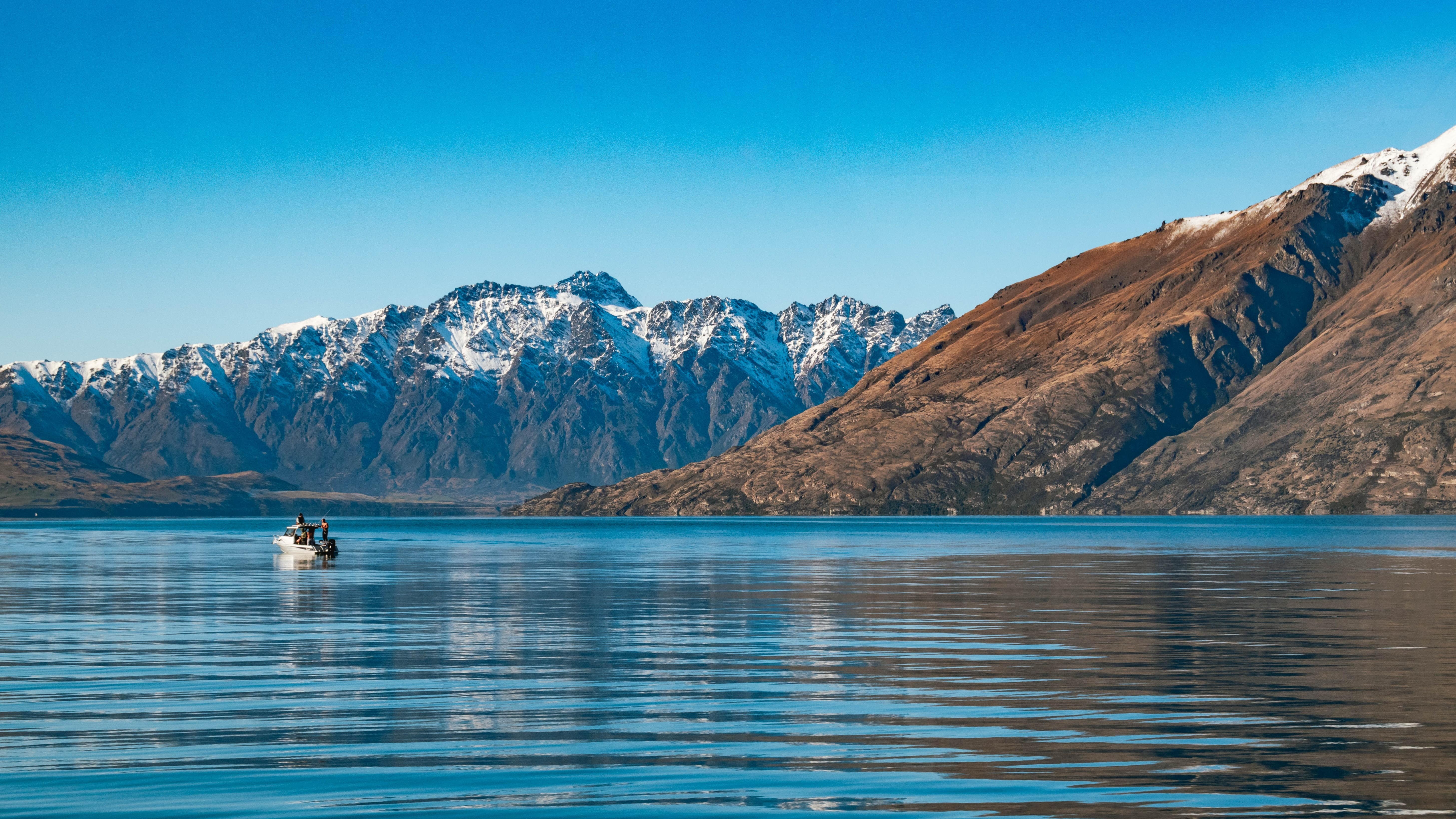 Enjoy a relaxing holiday with New Zealand lakes