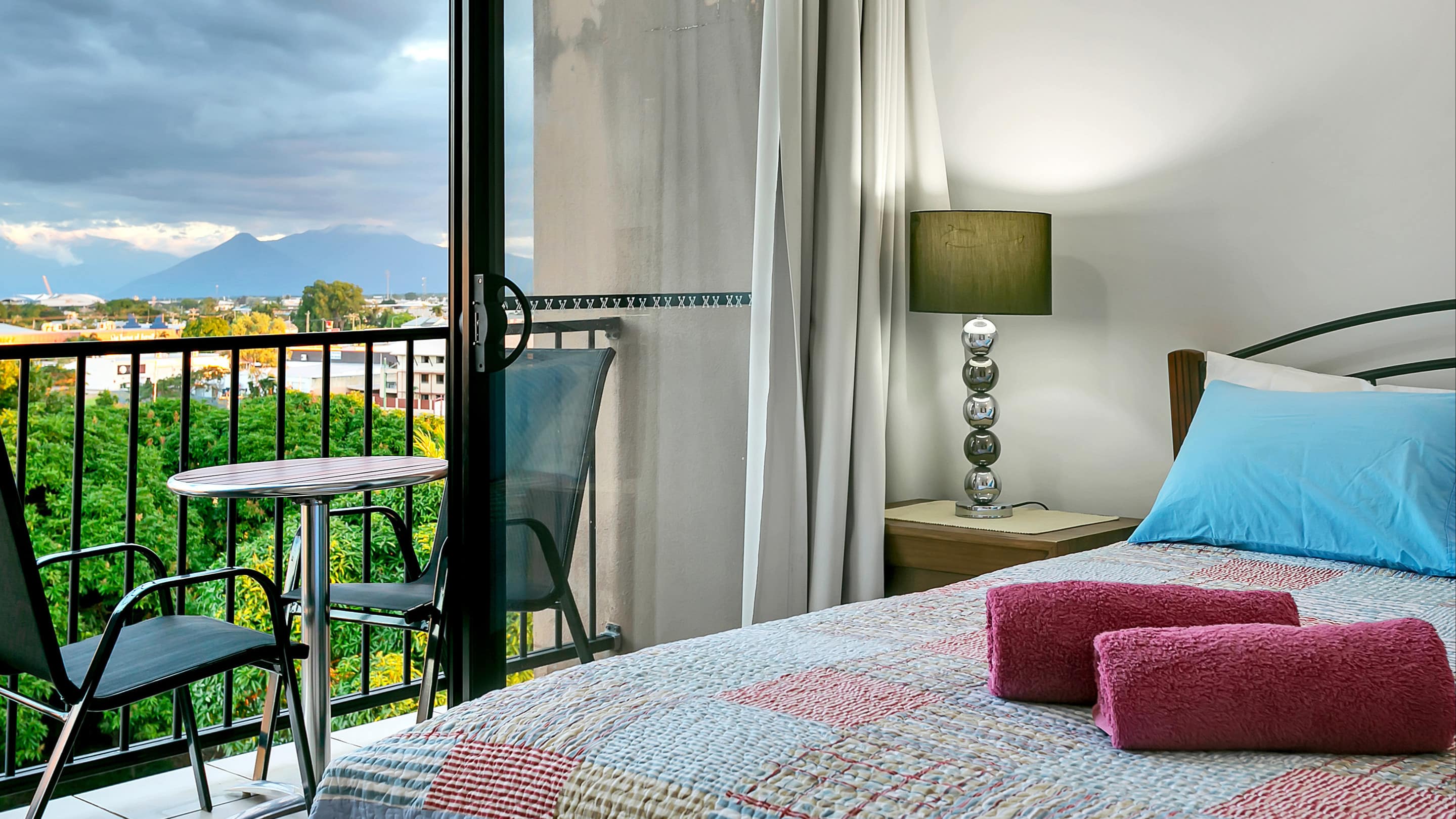 Cairns holiday accommodation offers swimming, surfing, outdoor adventure, culture, shopping and more for a family-fun holiday