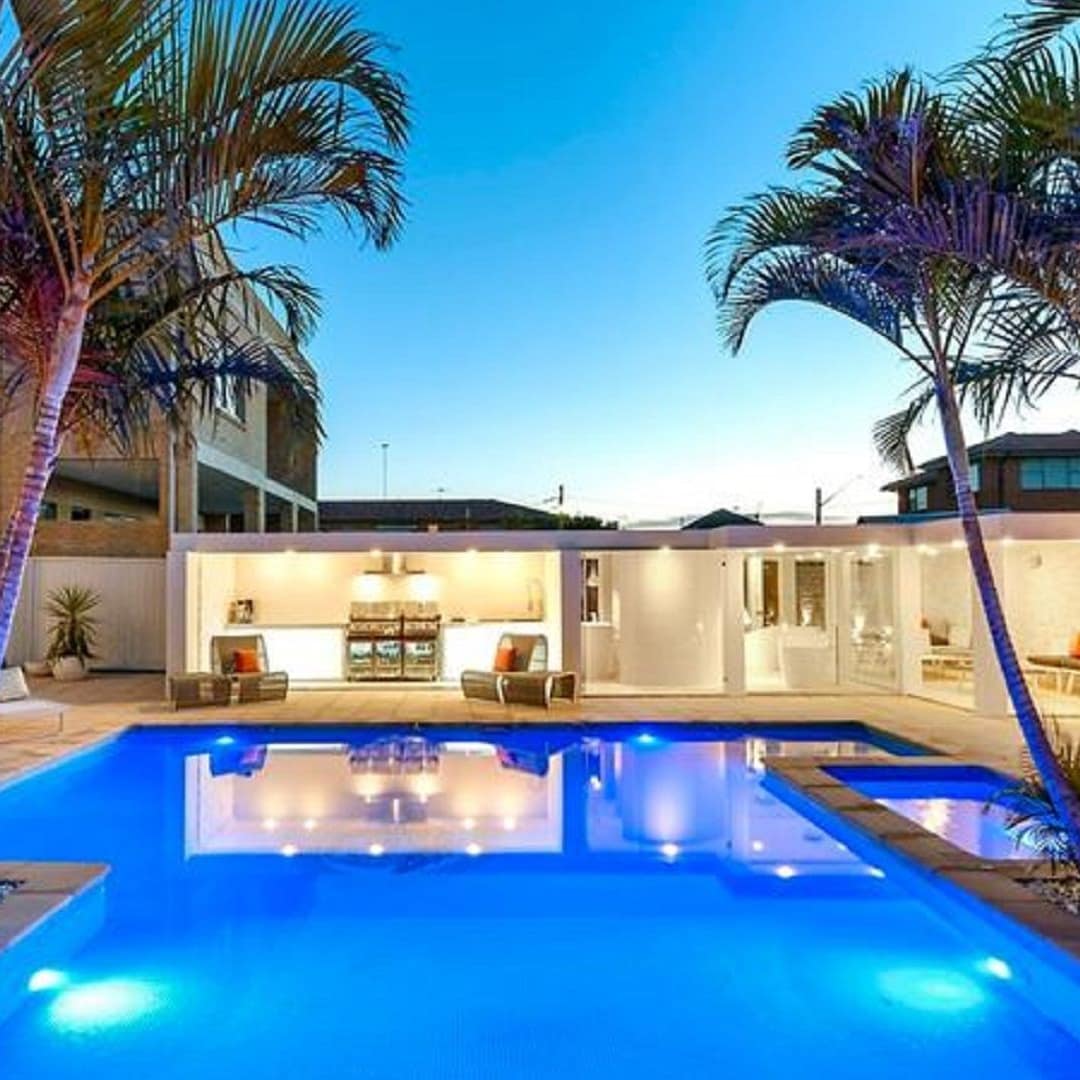4-bedroom house with large pool, palms, outdoor patio and bar and floor-to-ceiling windows for great views