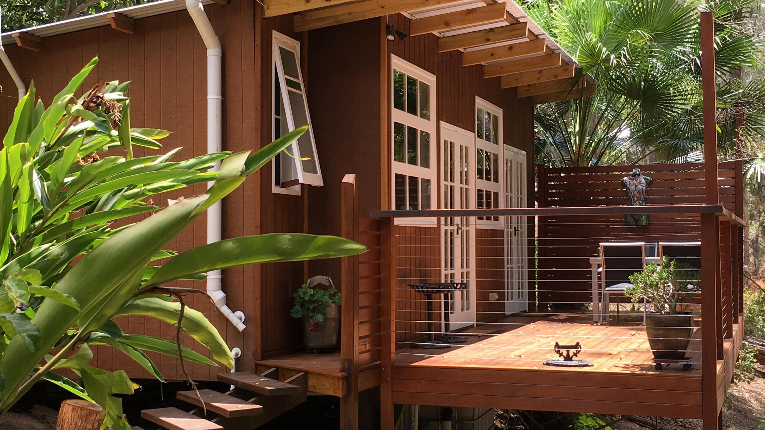 Catch surf or sunrise at a bed and breakfast in Queensland