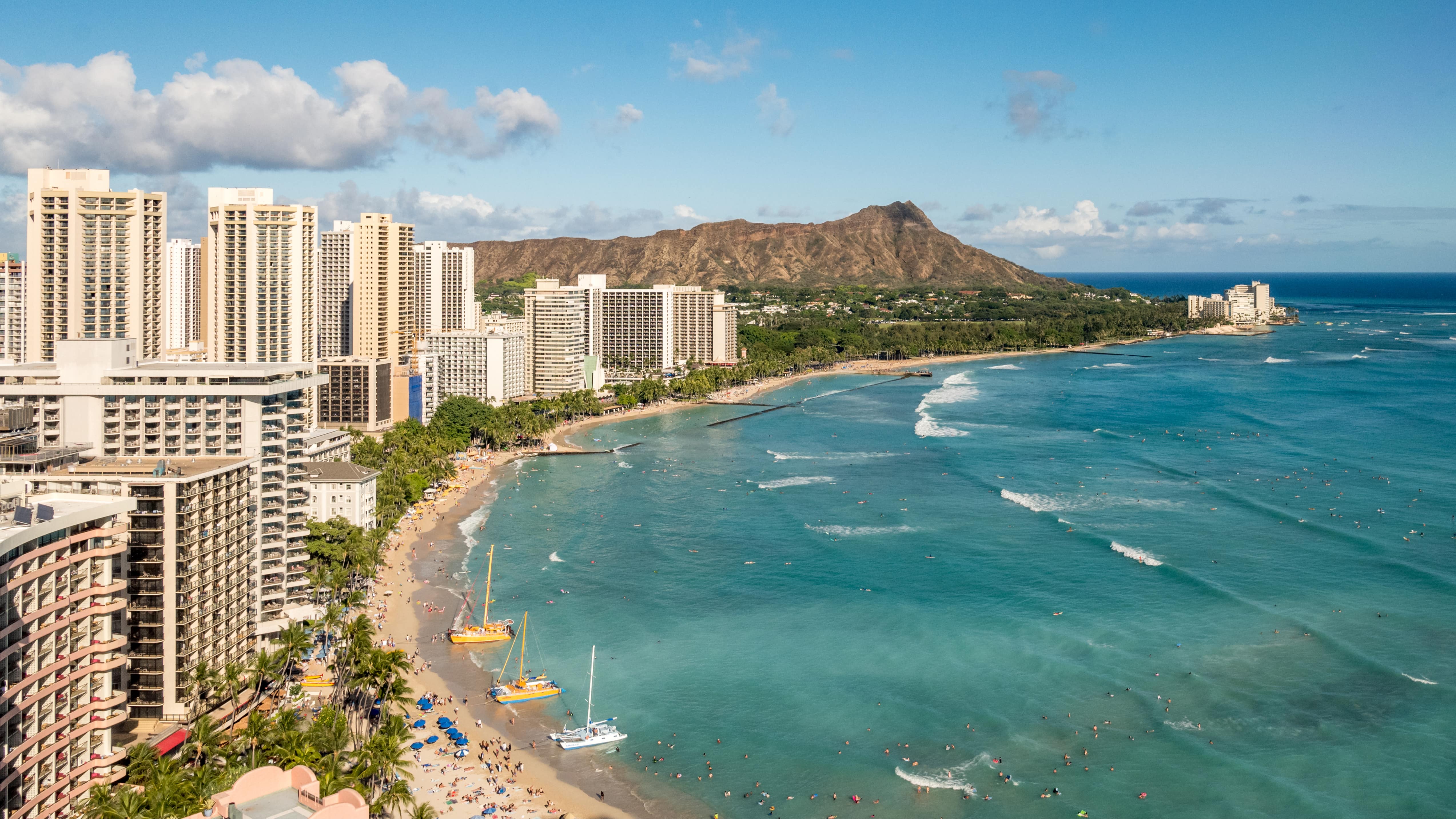 Delight in the wondrous beauty that surrounds Waikiki accommodation