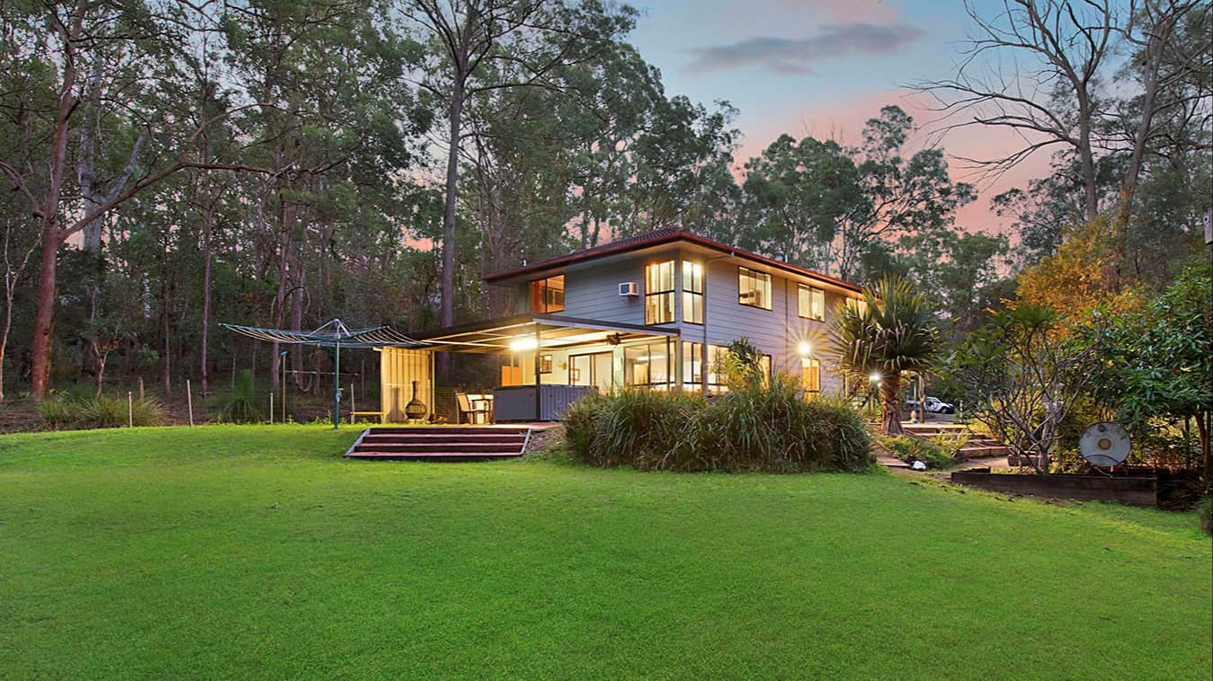 Cedar Creek lodges near Tamborine and the falls