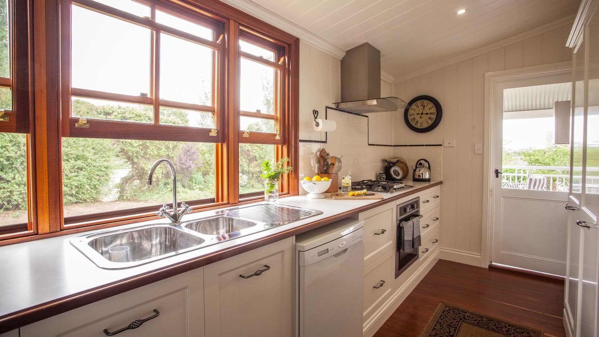 Tenterfield holiday accommodation offers historic scenery, outdoor adventures and quaint country village experiences