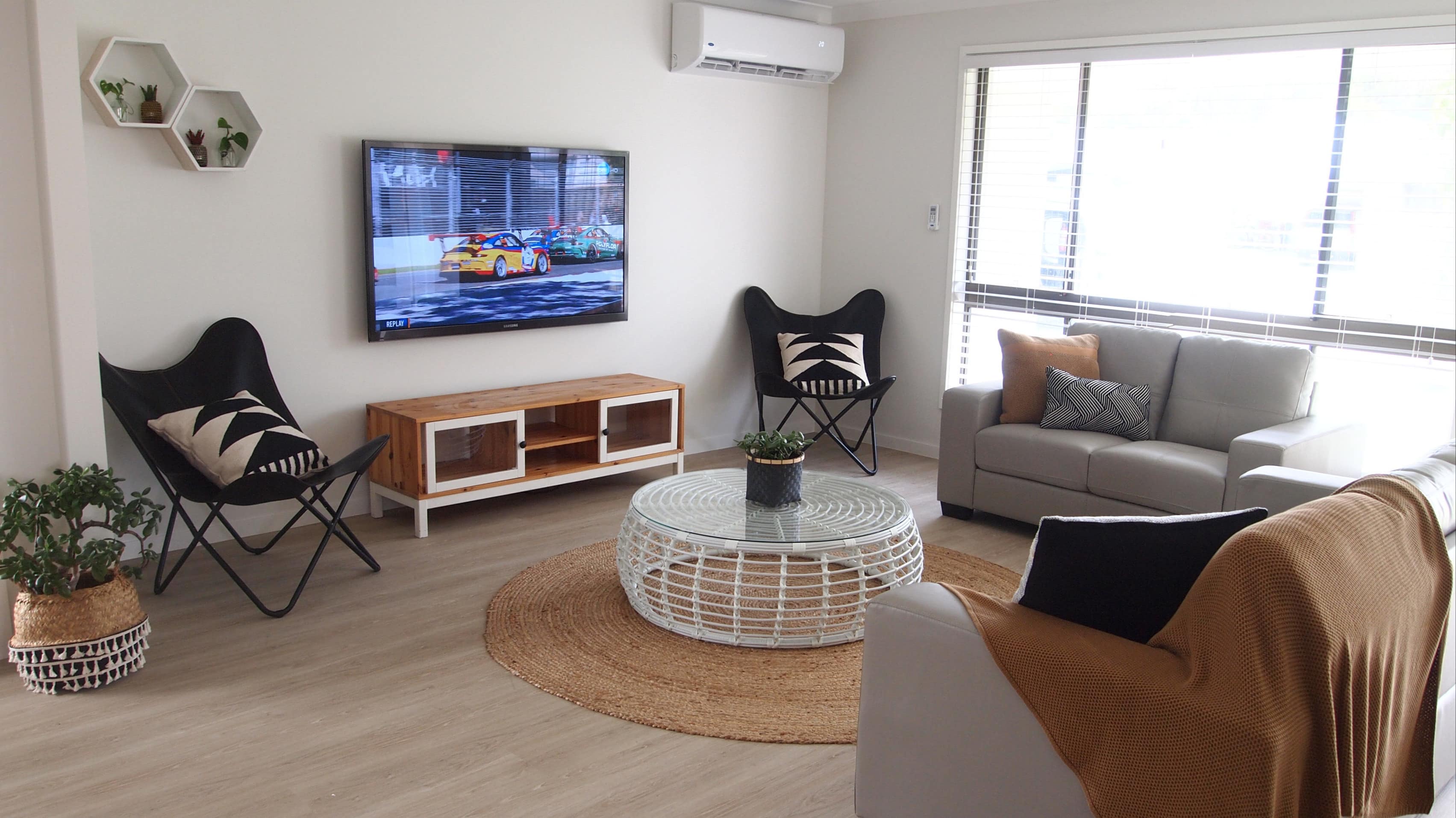 Enjoy Main Beach accommodation from Narrowneck to the Nerang