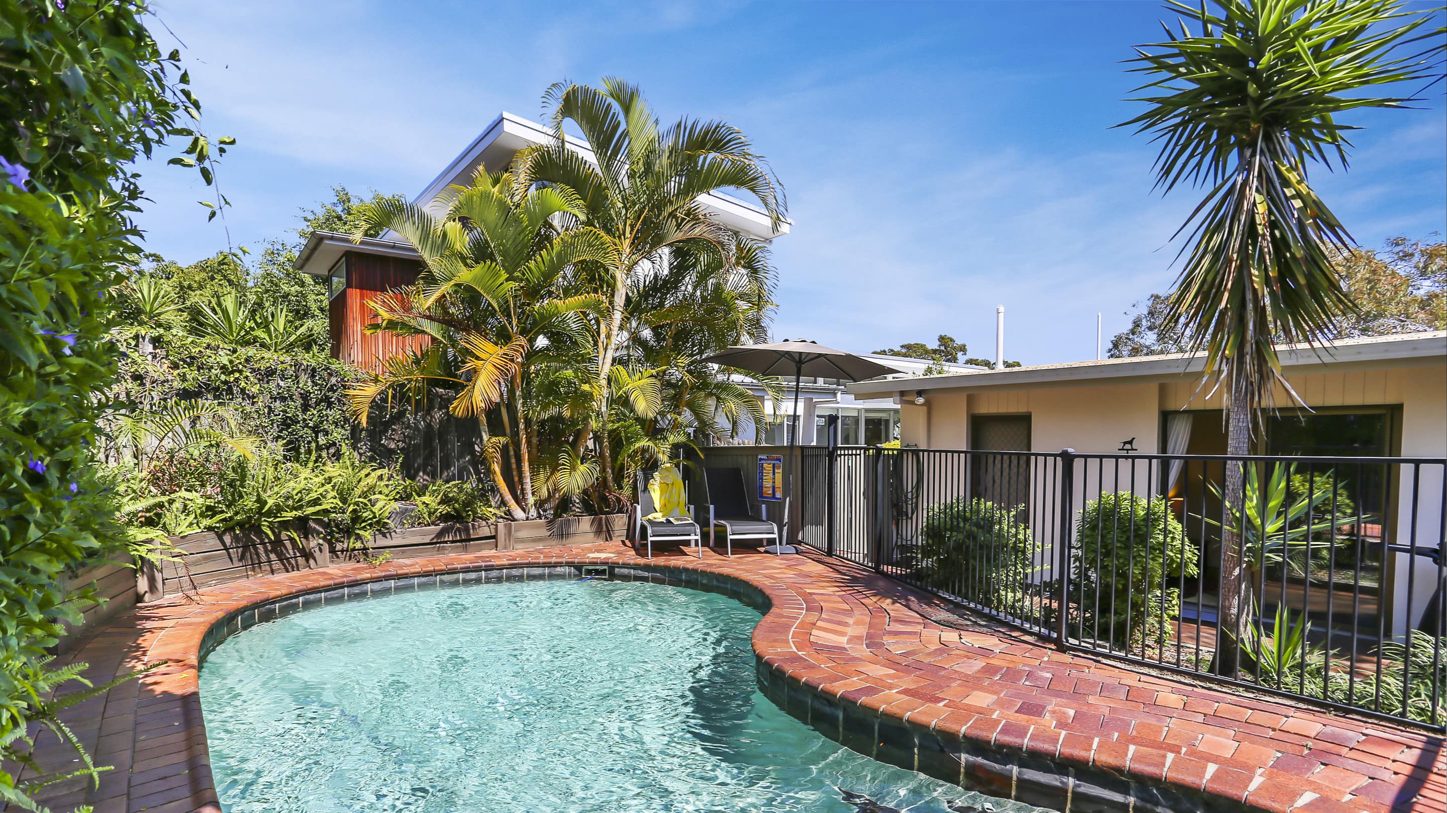 Get away to a 5-star Noosaville accommodation