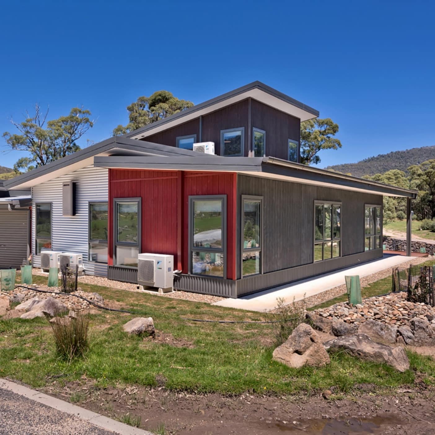 Modern 4-bedroom chalet in Crackenback Resort with 2 storeys and many windows
